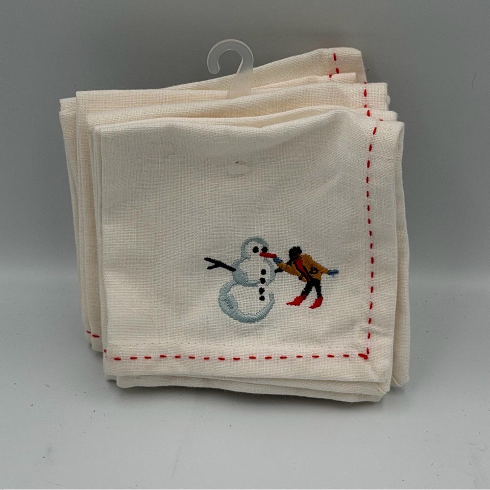 6 Pack  Threshold Embroidered Winter Scene Holiday Napkins Cotton White